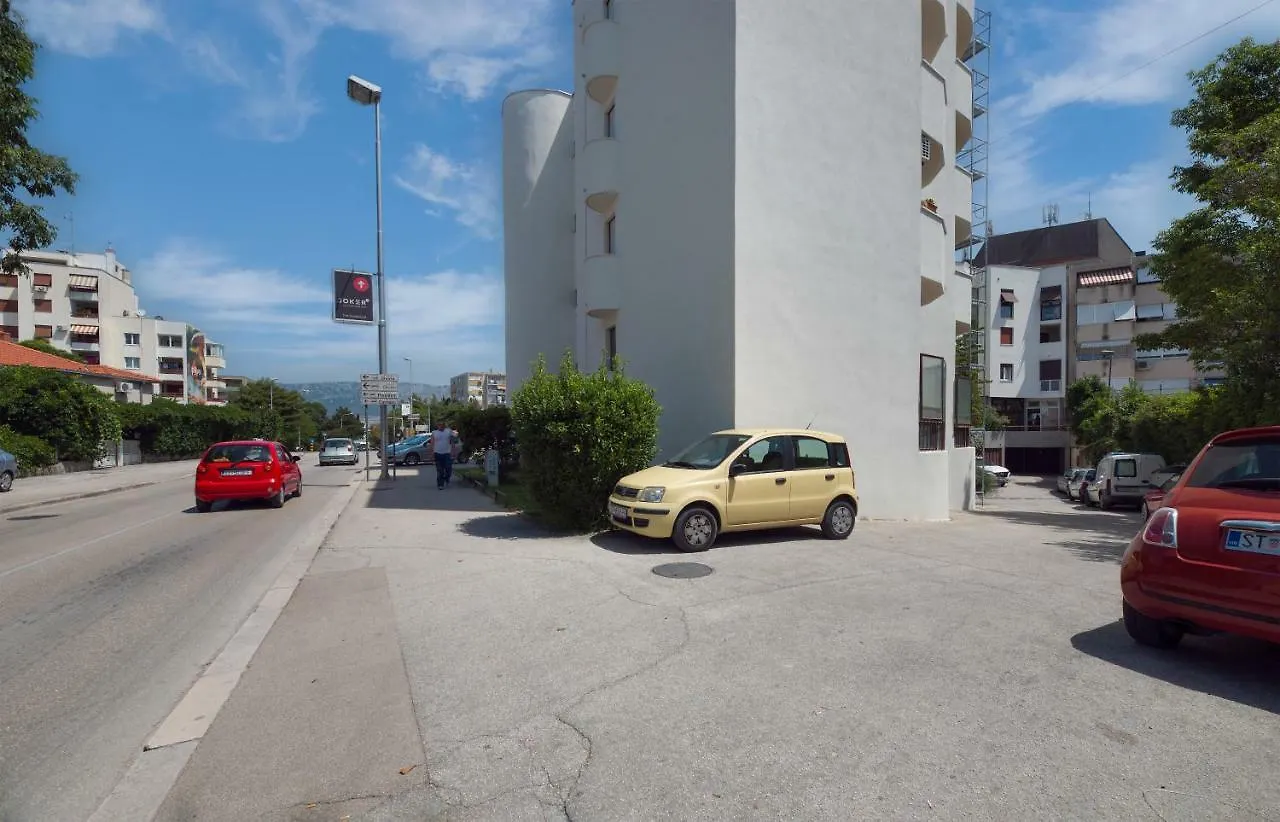 Apartment Kristina, Comfortable And Close To The Center Split
