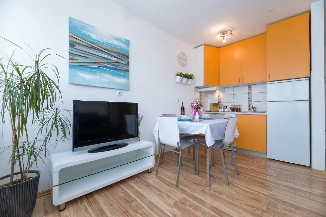 Apartment Kristina, Comfortable And Close To The Center Split
